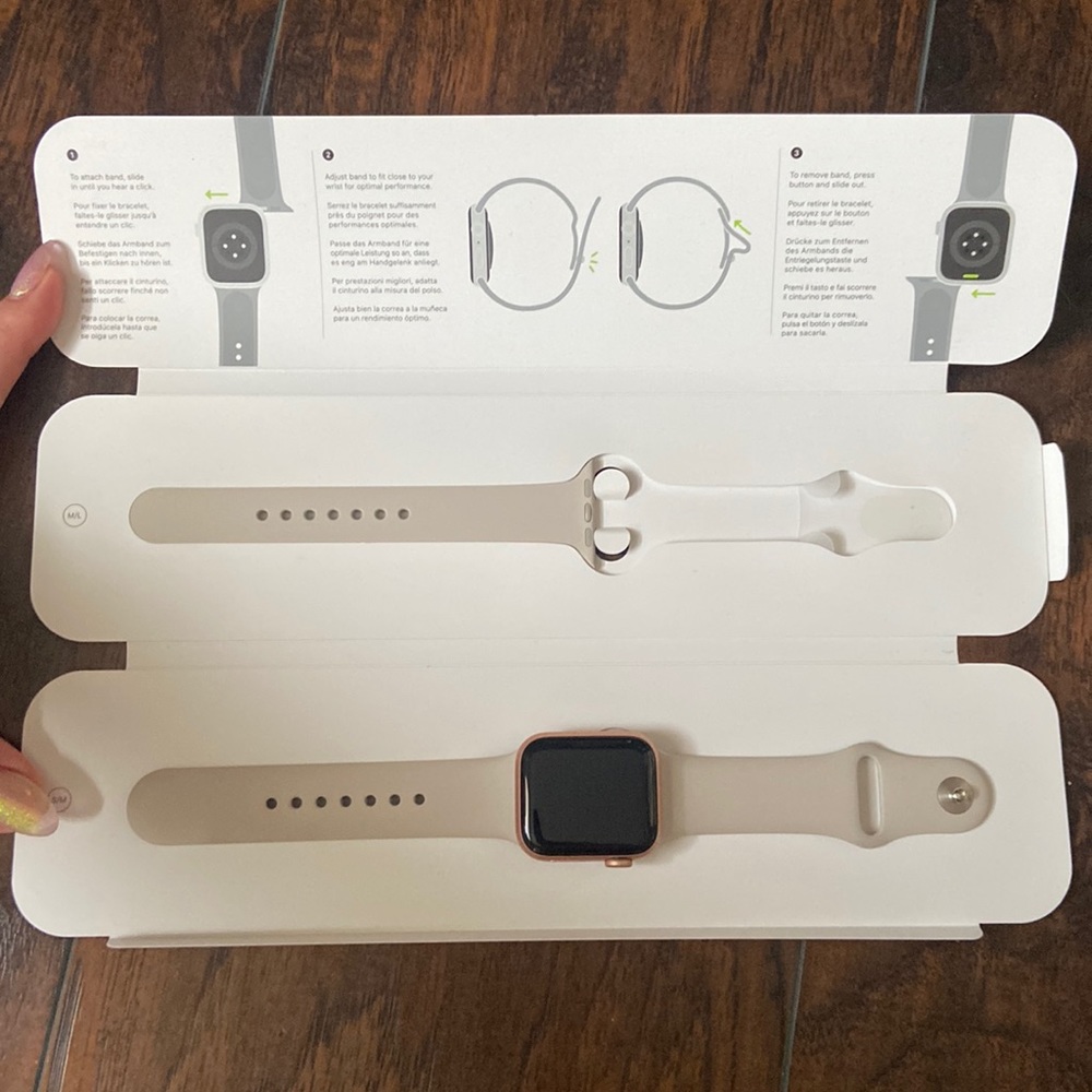 rose gold apple watch with extra extended band